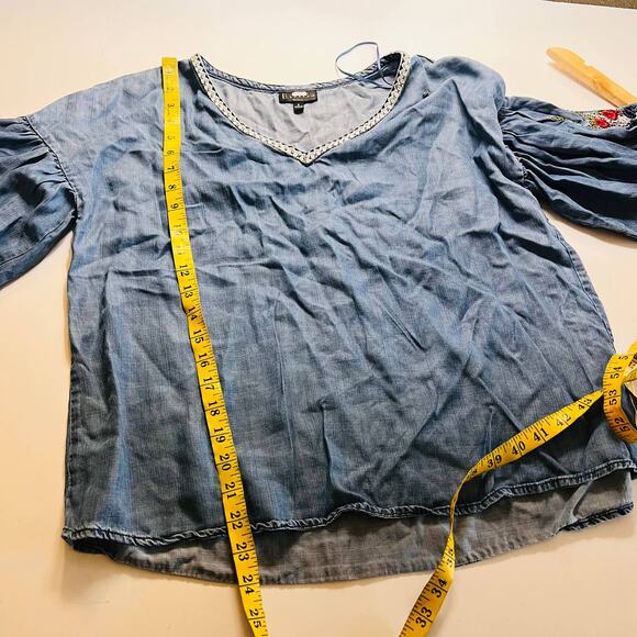 Bobeau Chambray Embroidered Balloon Sleeve Top Size Small - Picture 9 of 10